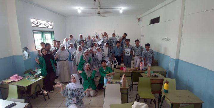 Mahasiswa Ilmu Komunikasi Universitas Ibnu Chaldun Jakarta Gelar Kampanye Edukasi Cyberbullying di SMAS Al-Hikmah
